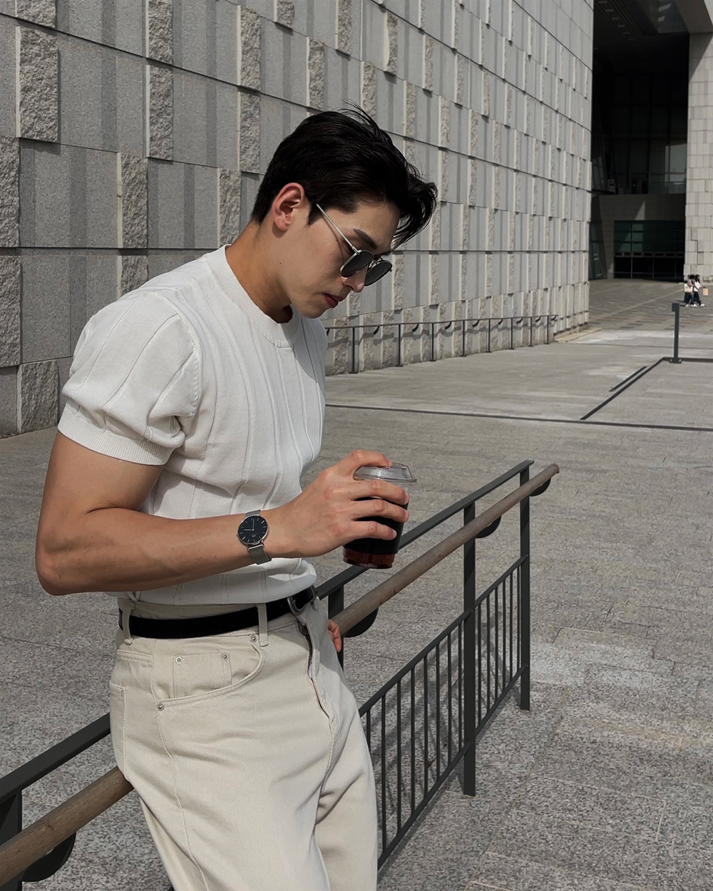 반팔 티셔츠 모델 착용 이미지-S1L38