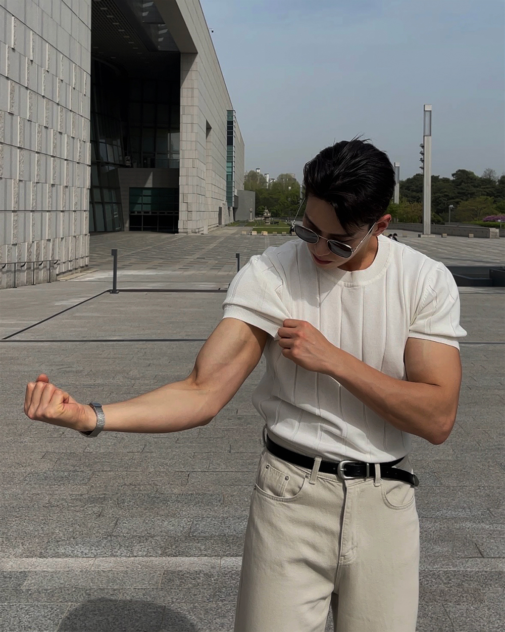 반팔 티셔츠 모델 착용 이미지-S1L40