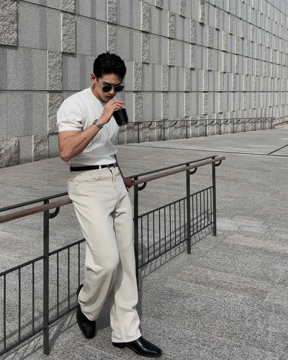 반팔 티셔츠 모델 착용 이미지-S1L35