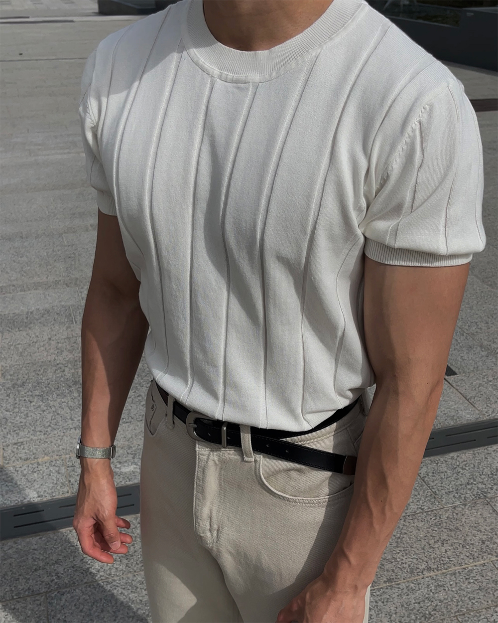 반팔 티셔츠 모델 착용 이미지-S1L43