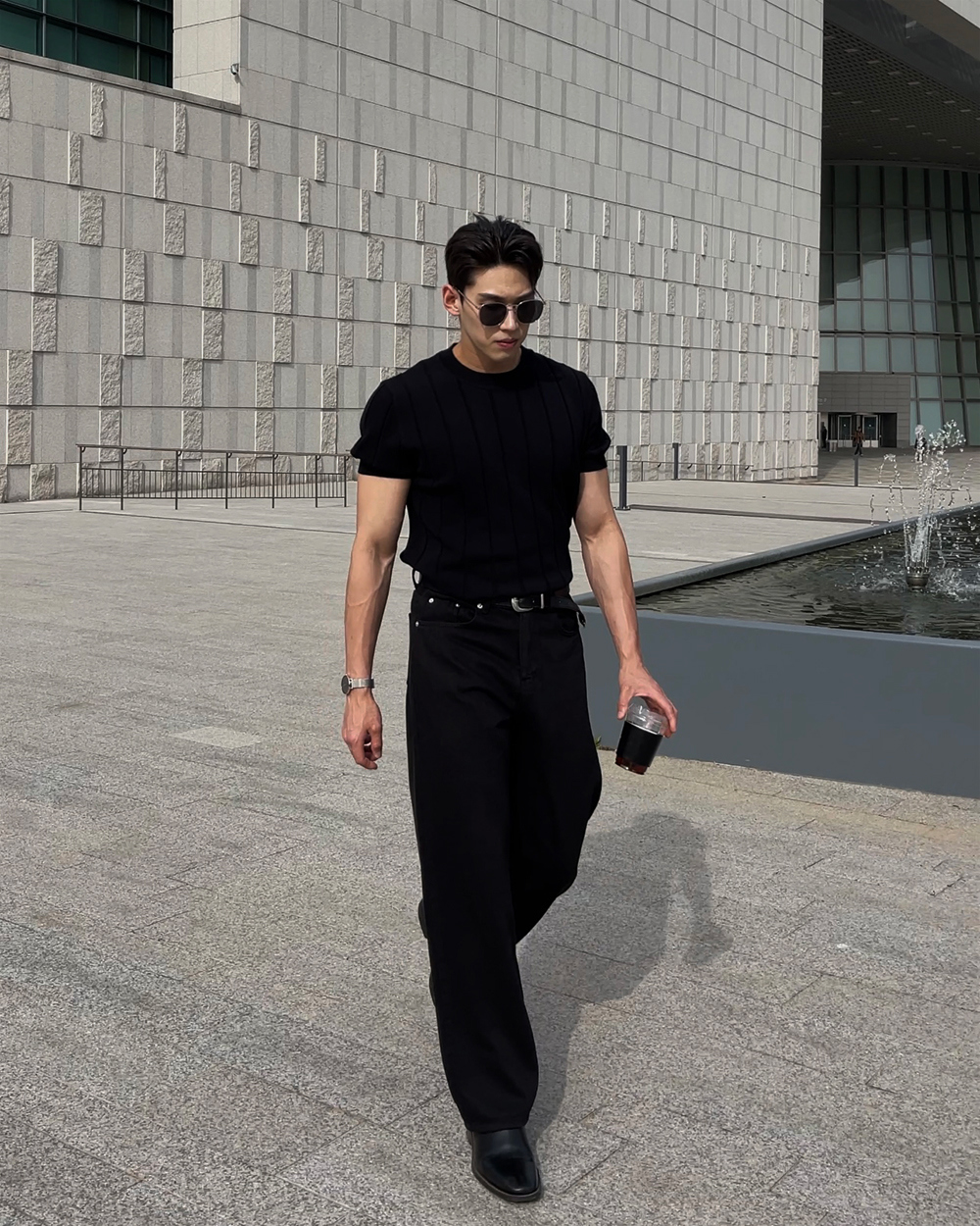 반팔 티셔츠 모델 착용 이미지-S1L32