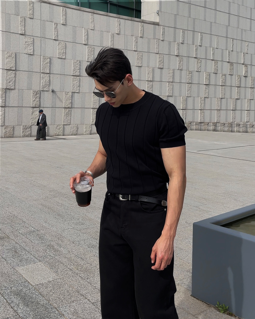 반팔 티셔츠 모델 착용 이미지-S1L30