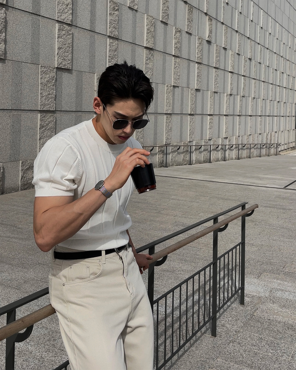 반팔 티셔츠 모델 착용 이미지-S1L33