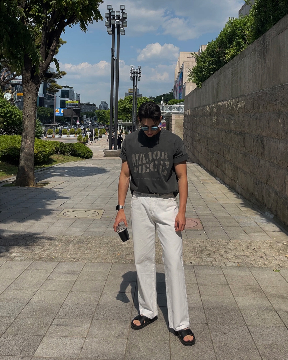 반팔 티셔츠 모델 착용 이미지-S1L22