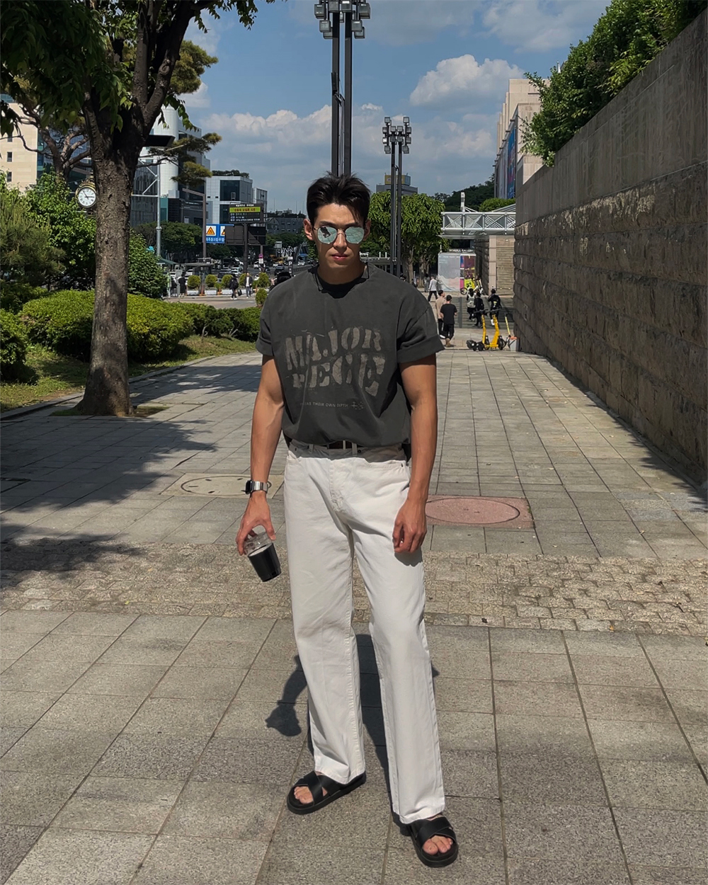 반팔 티셔츠 모델 착용 이미지-S1L23