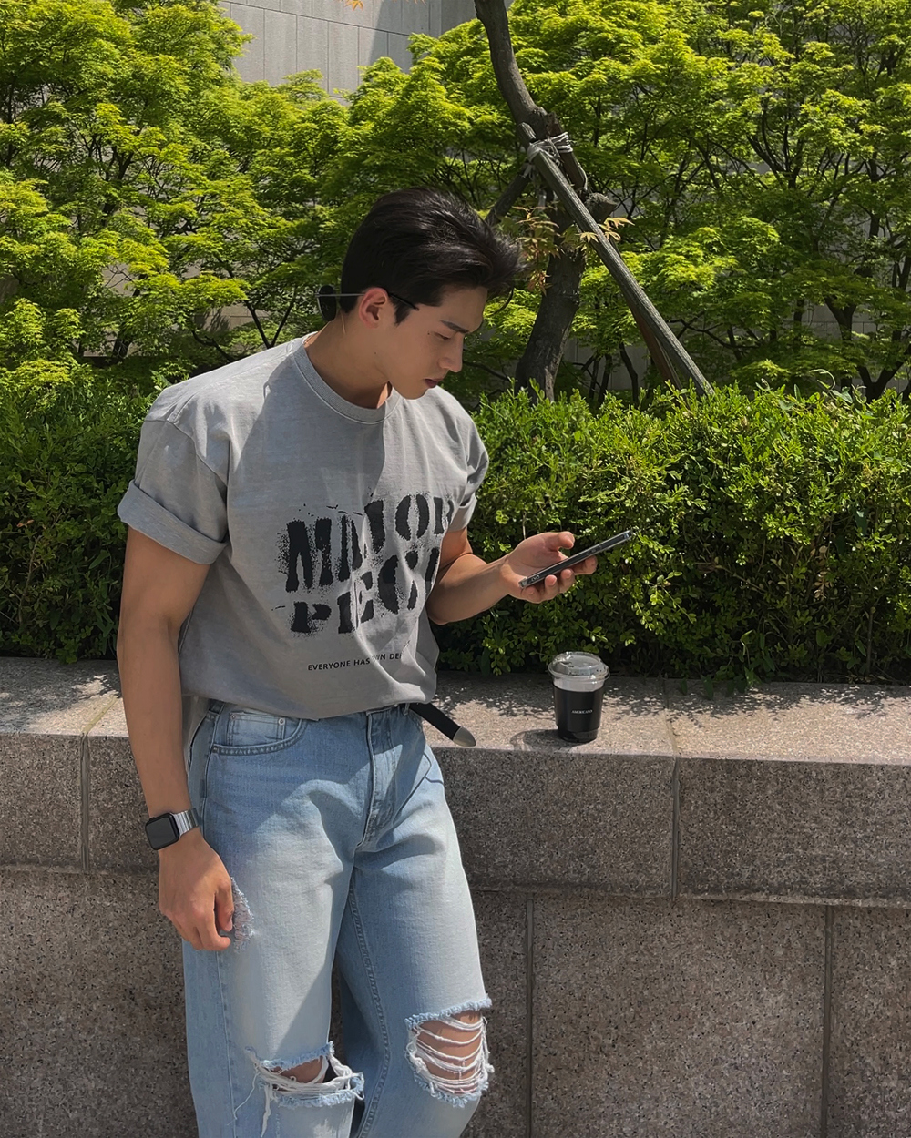 반팔 티셔츠 모델 착용 이미지-S1L44