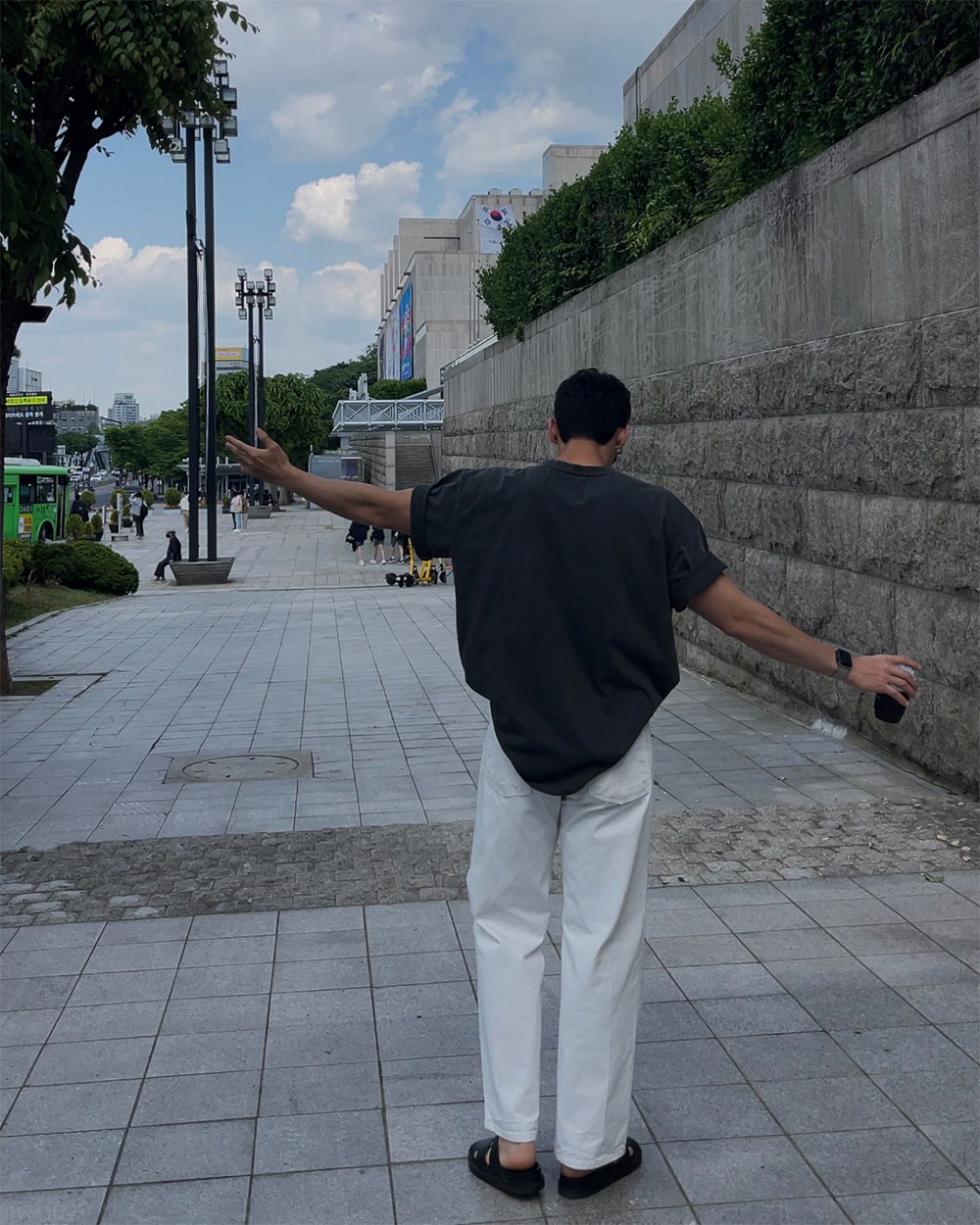 반팔 티셔츠 모델 착용 이미지-S1L33