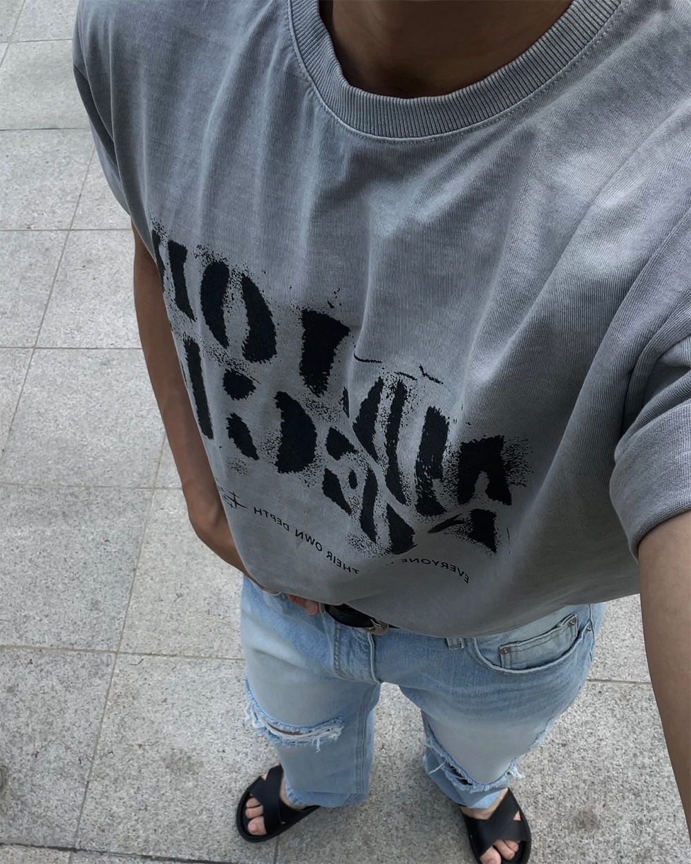 반팔 티셔츠 모델 착용 이미지-S1L46