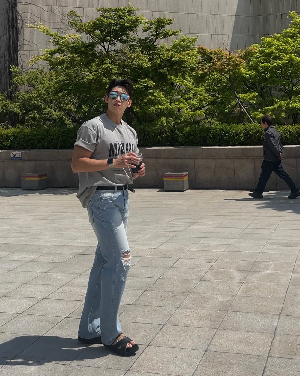 반팔 티셔츠 모델 착용 이미지-S1L34