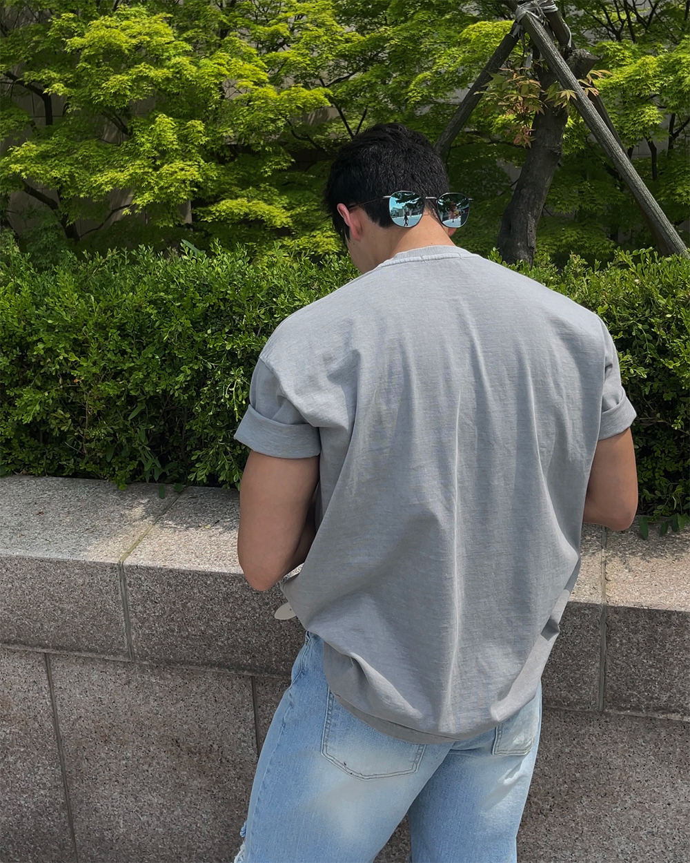 반팔 티셔츠 모델 착용 이미지-S1L47