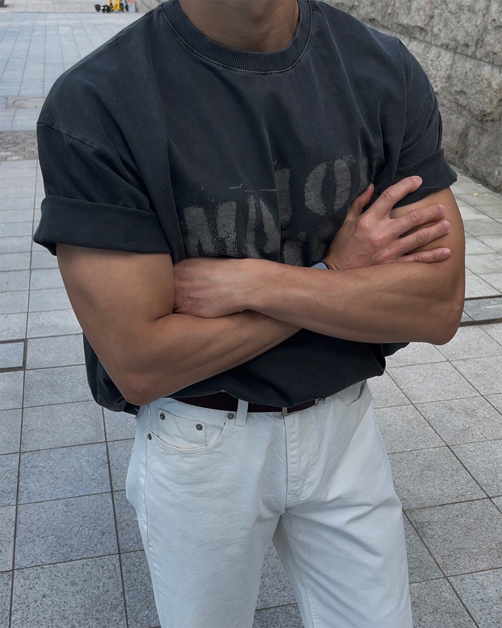 반팔 티셔츠 모델 착용 이미지-S1L30