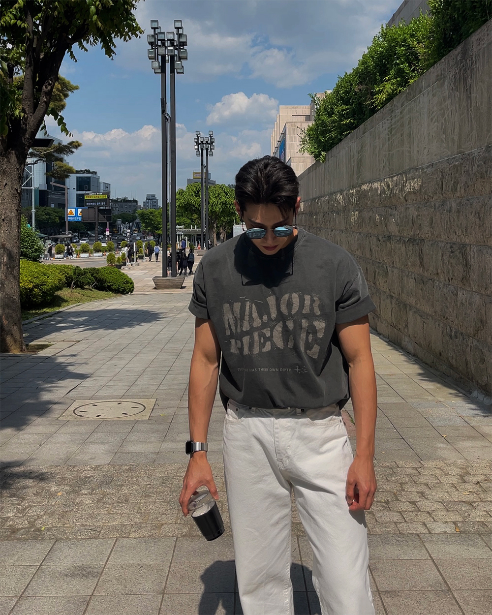 반팔 티셔츠 모델 착용 이미지-S1L20