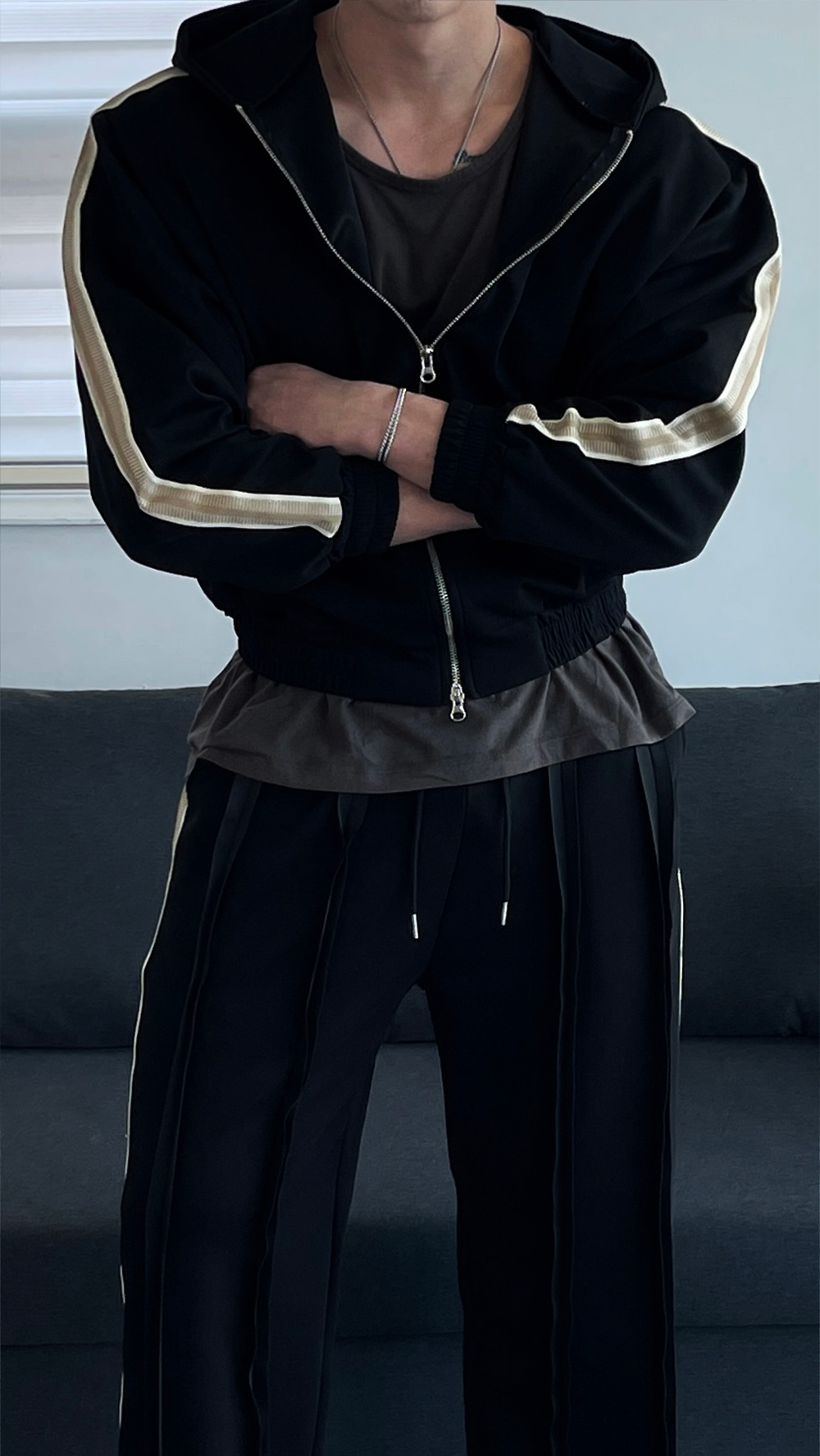 模特兒穿著短袖T卹圖片 - S1L36