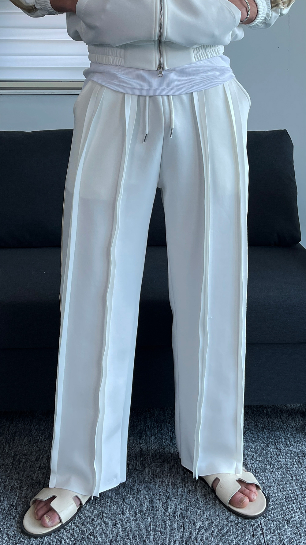 模特兒身穿短袖T卹圖片 - S1L20