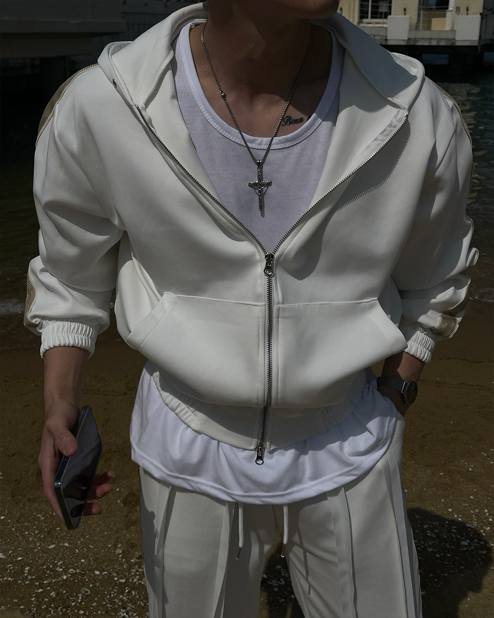 模特兒身穿短袖T卹圖片-S4L6