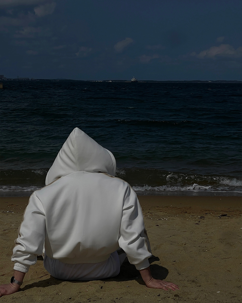 模特兒身穿短袖T卹圖片-S4L10