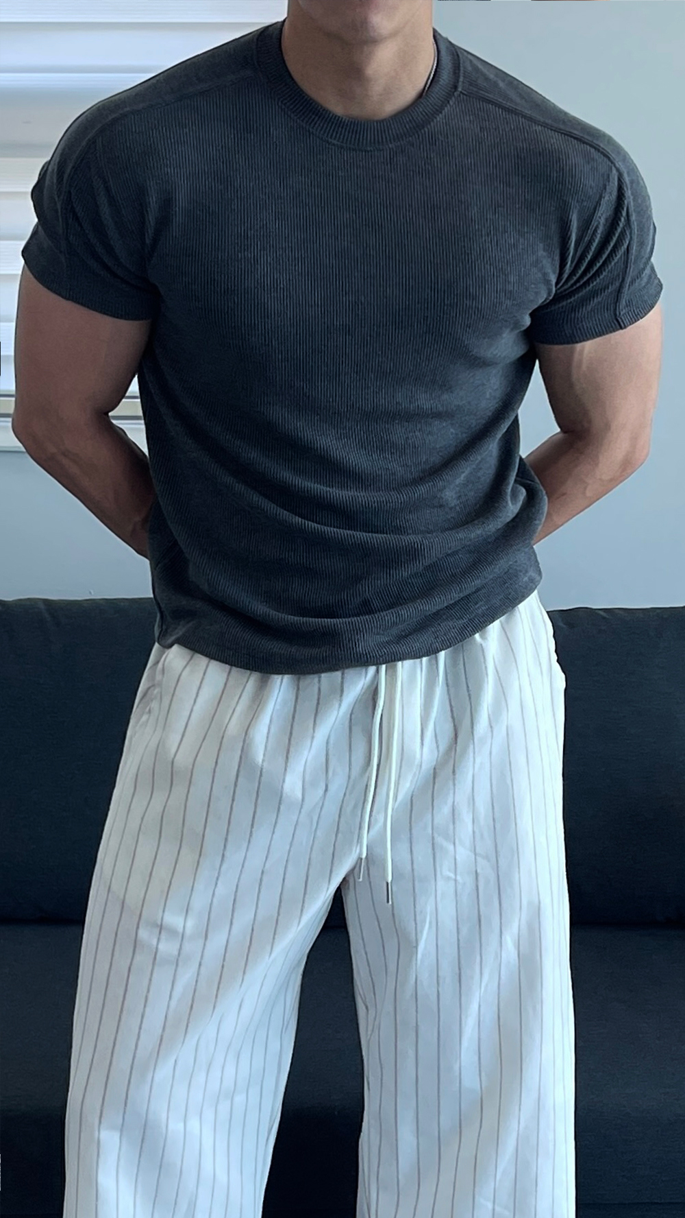 바지 모델 착용 이미지-S1L40