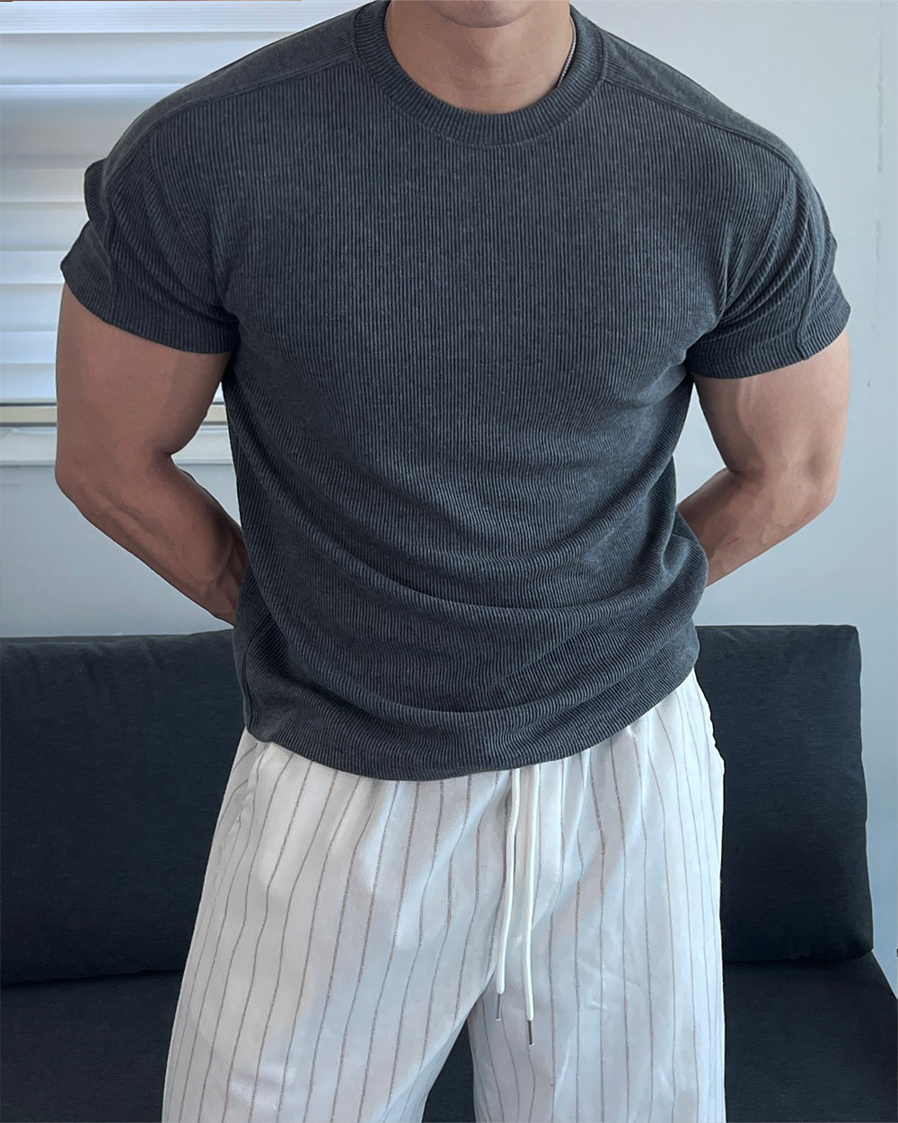 바지 모델 착용 이미지-S1L38