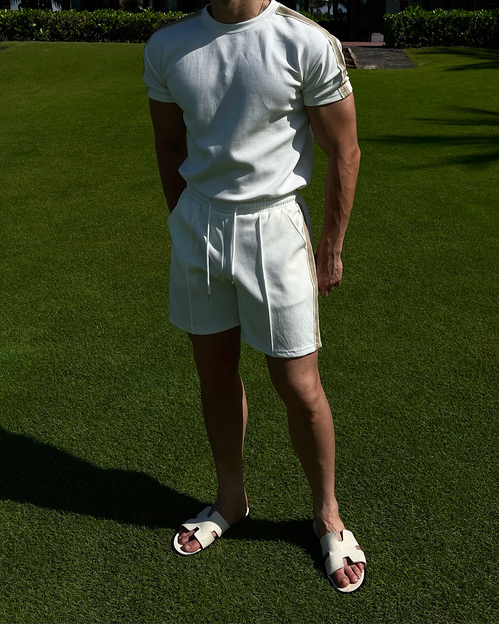 模特兒身穿短袖T卹圖片-S5L8