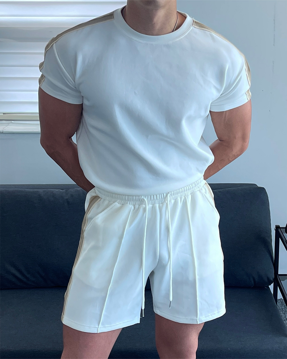 模特兒身穿短袖T卹 - S9L6