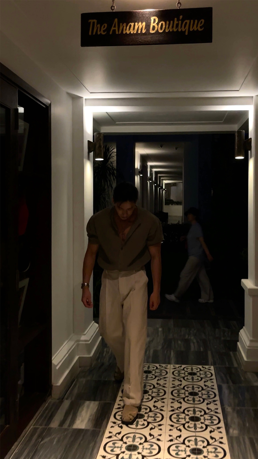 카디건 모델 착용 이미지-S2L3