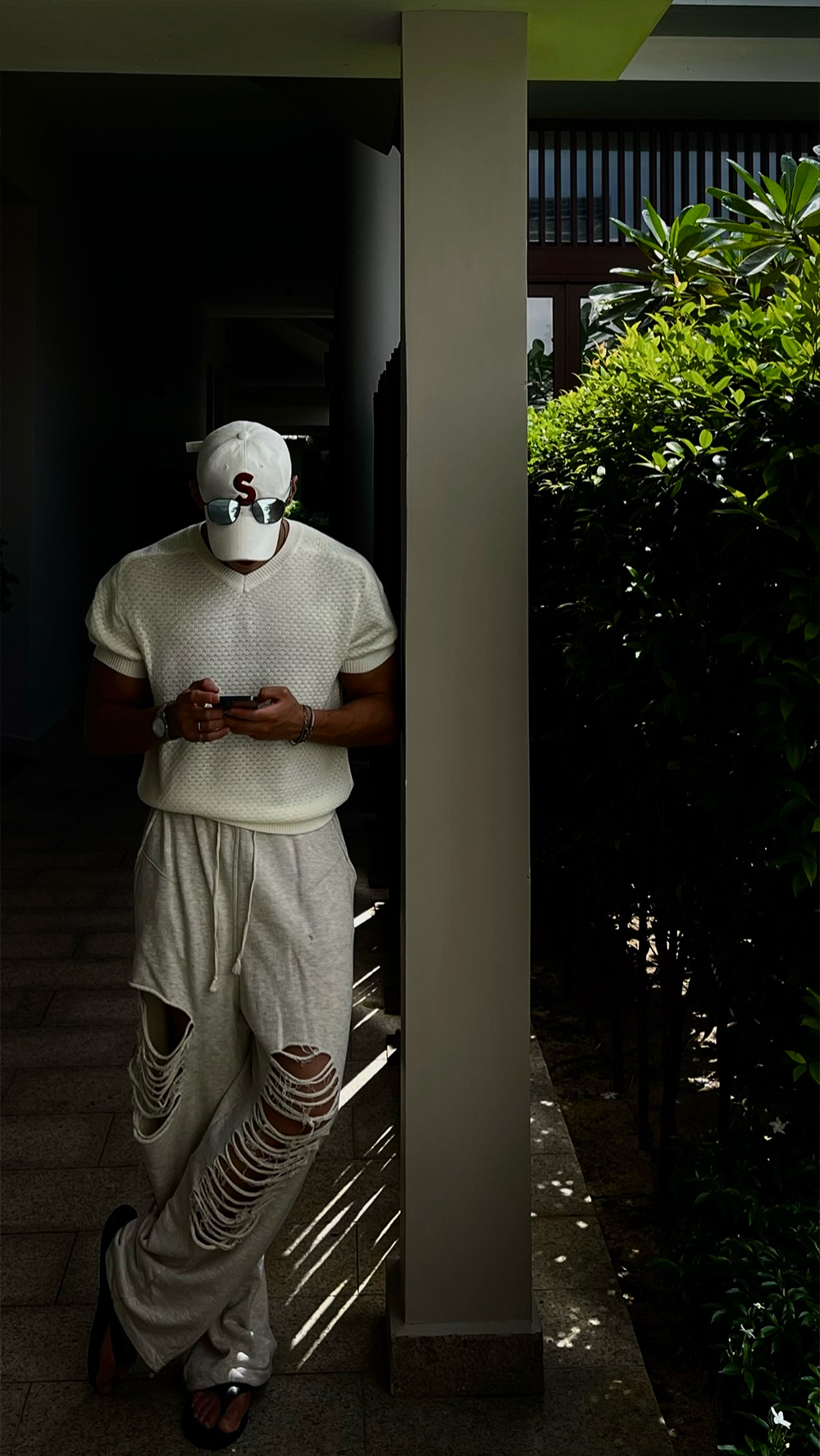 반팔 티셔츠 모델 착용 이미지-S2L9