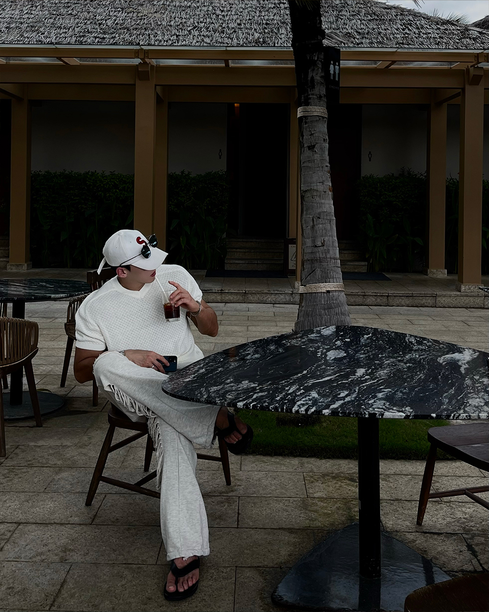 반팔 티셔츠 모델 착용 이미지-S2L13