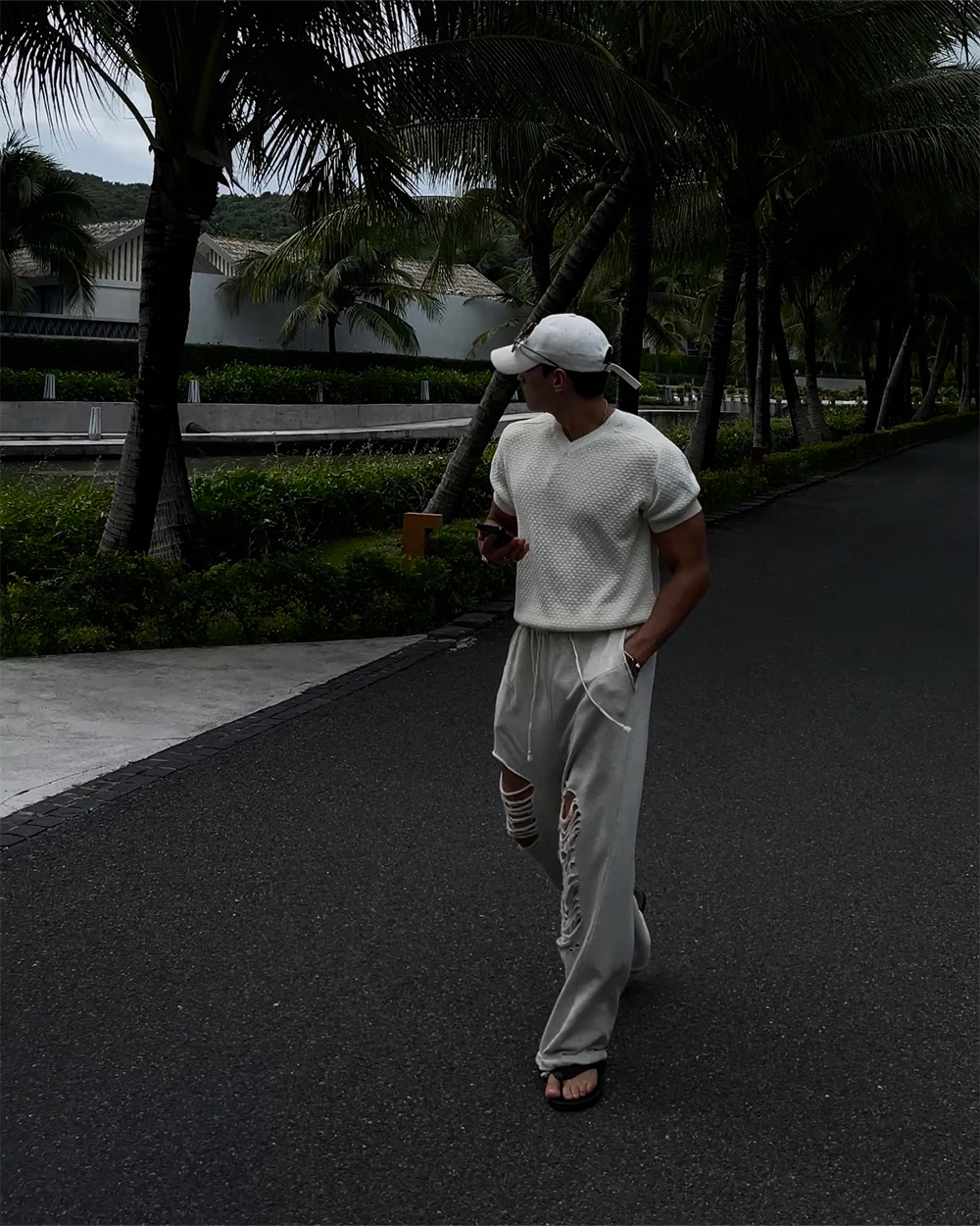 반팔 티셔츠 모델 착용 이미지-S2L6