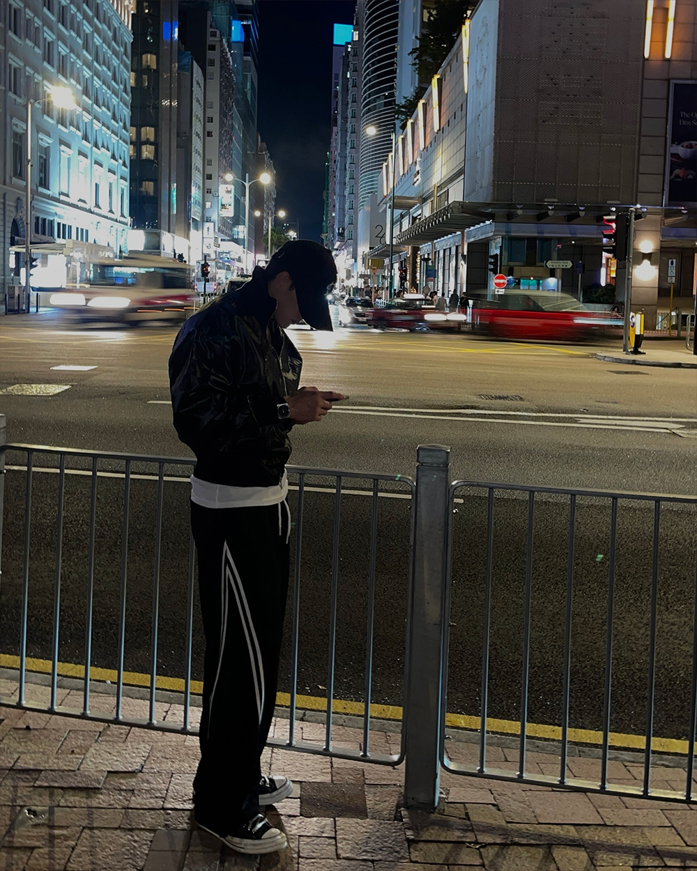 바지 모델 착용 이미지-S2L8