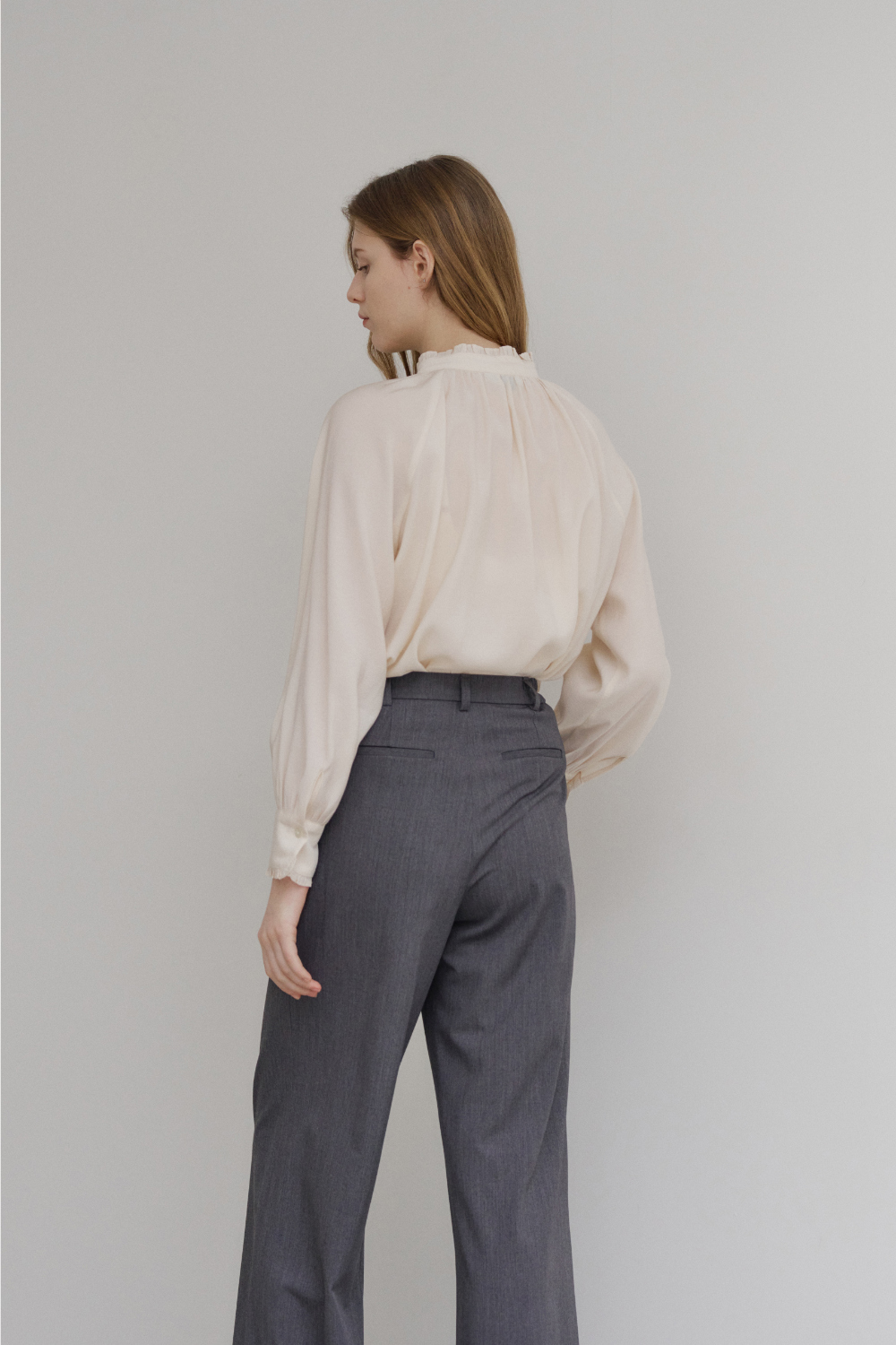 바지 모델 착용 이미지-S19L9