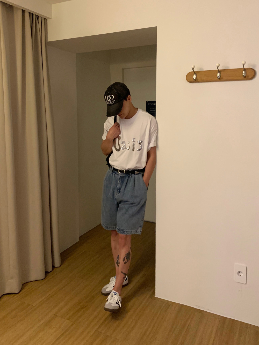 반팔 티셔츠 모델 착용 이미지-S1L12