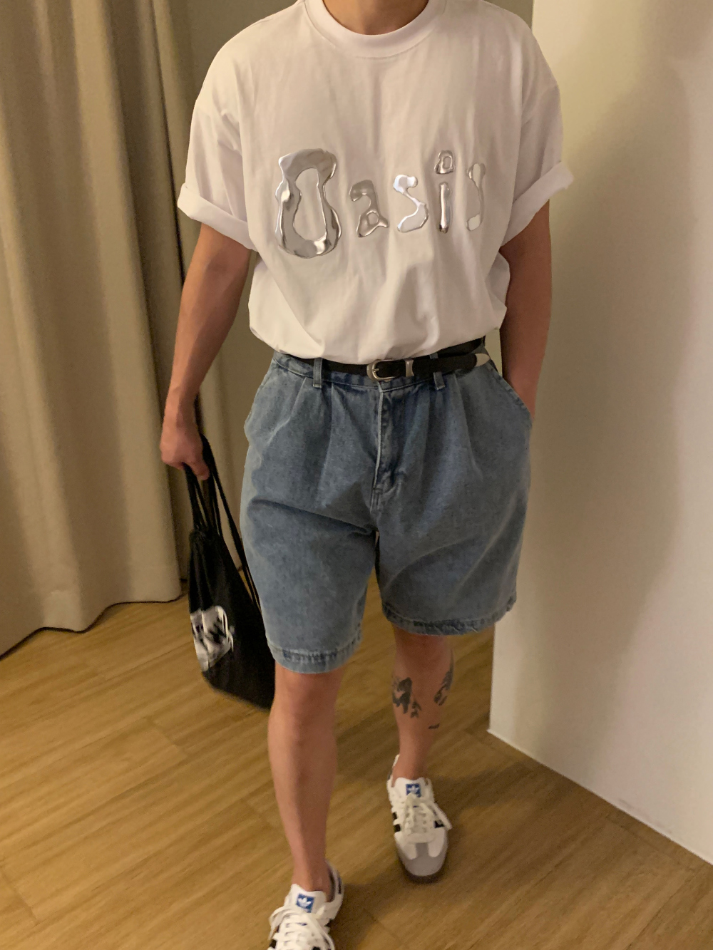 반팔 티셔츠 모델 착용 이미지-S1L9