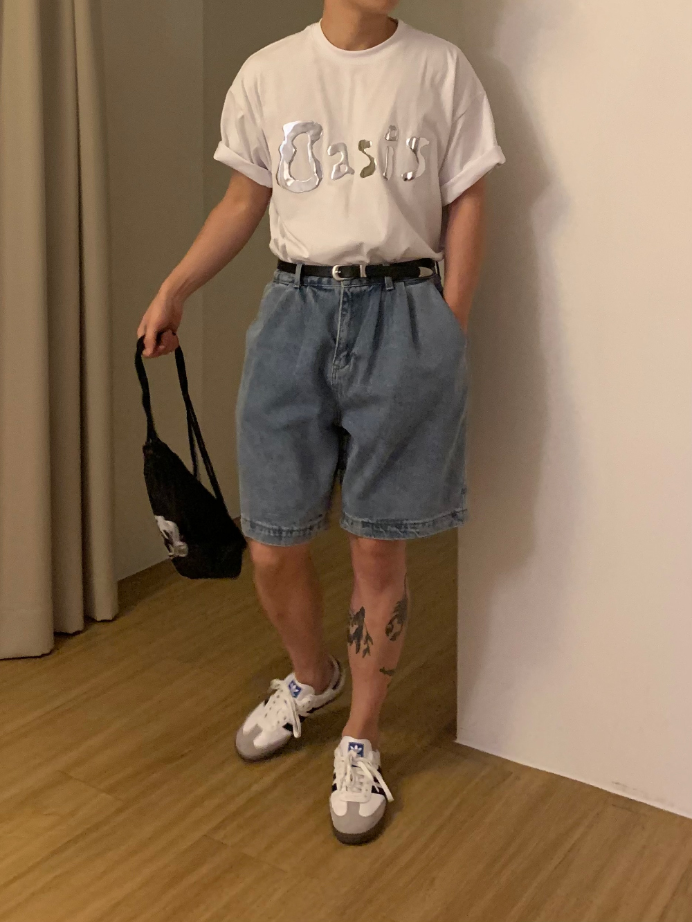 반팔 티셔츠 모델 착용 이미지-S1L7