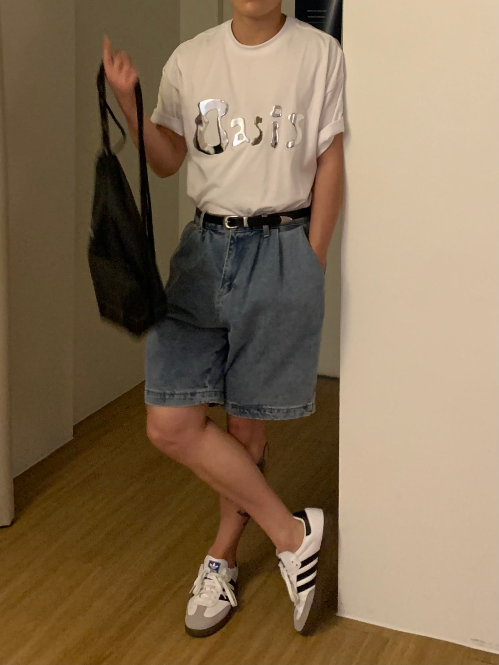 반팔 티셔츠 모델 착용 이미지-S1L13