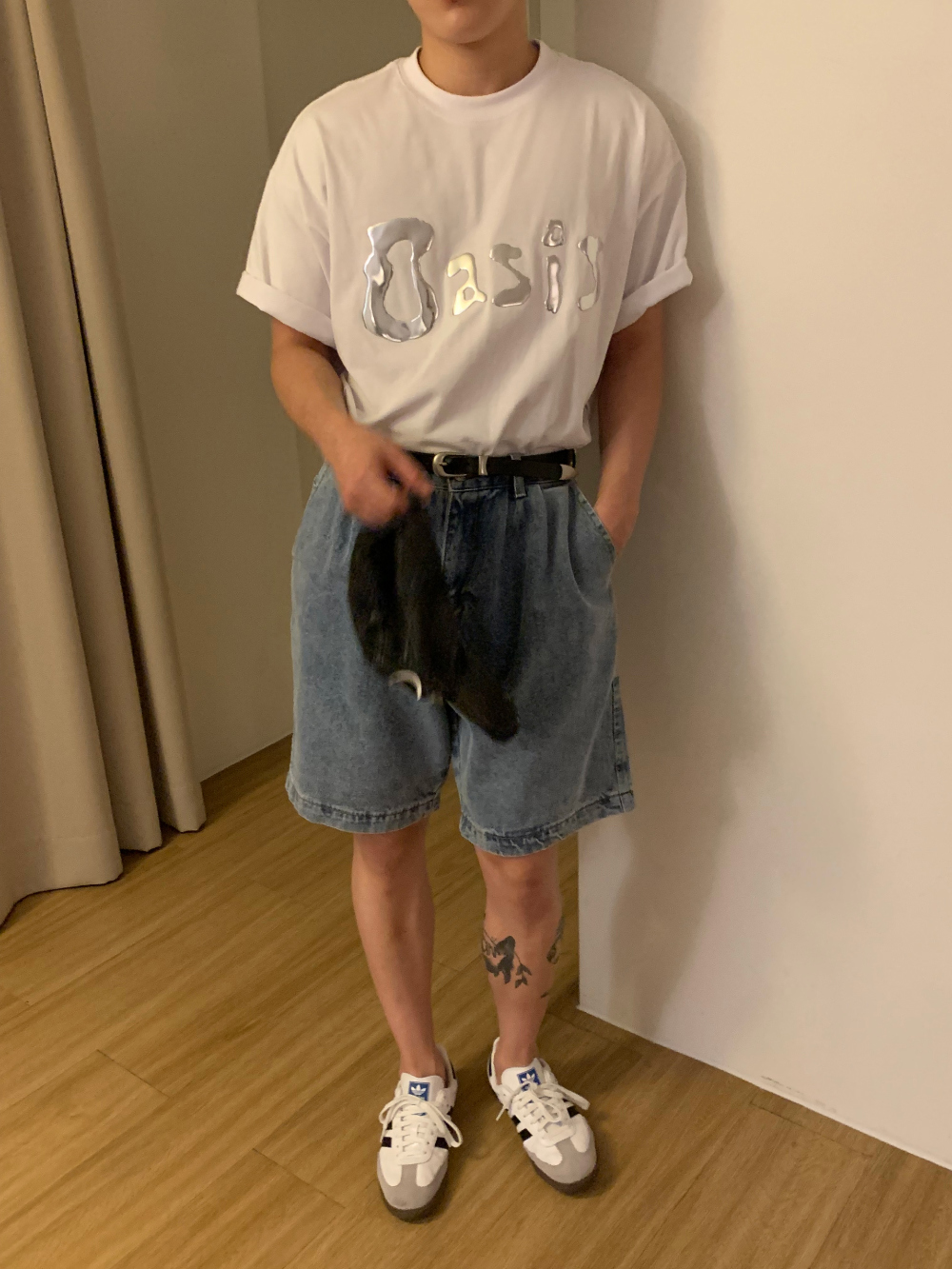 반팔 티셔츠 모델 착용 이미지-S1L6