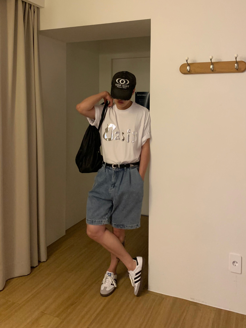 반팔 티셔츠 모델 착용 이미지-S1L14