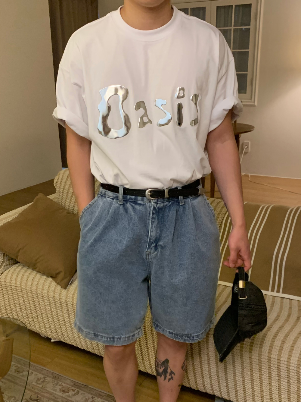 반팔 티셔츠 모델 착용 이미지-S1L3