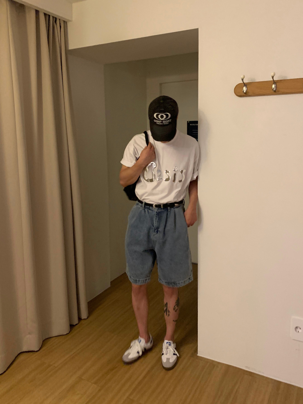 반팔 티셔츠 모델 착용 이미지-S1L10