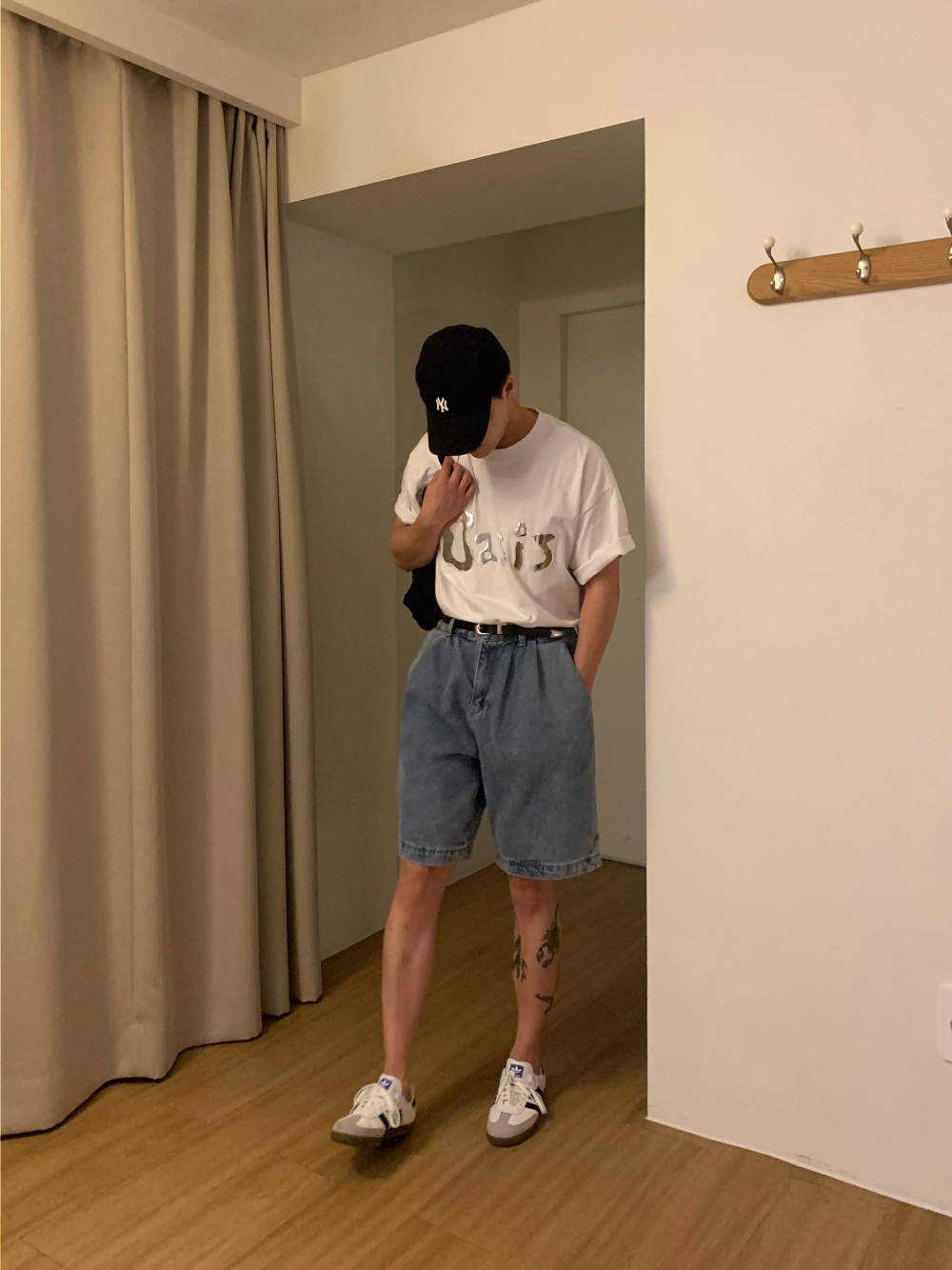 반팔 티셔츠 모델 착용 이미지-S1L8