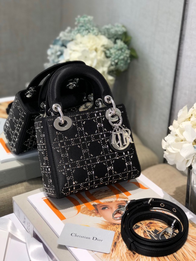 디올 블랙 라인 스톤 까나쥬 새틴 Lady Dior 미니백