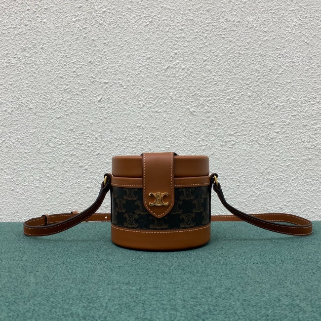 셀린느 TRIOMPHE TAMBOUR BAG