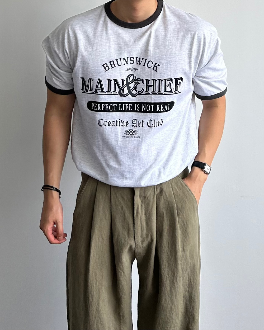 반팔 티셔츠 모델 착용 이미지-S1L23