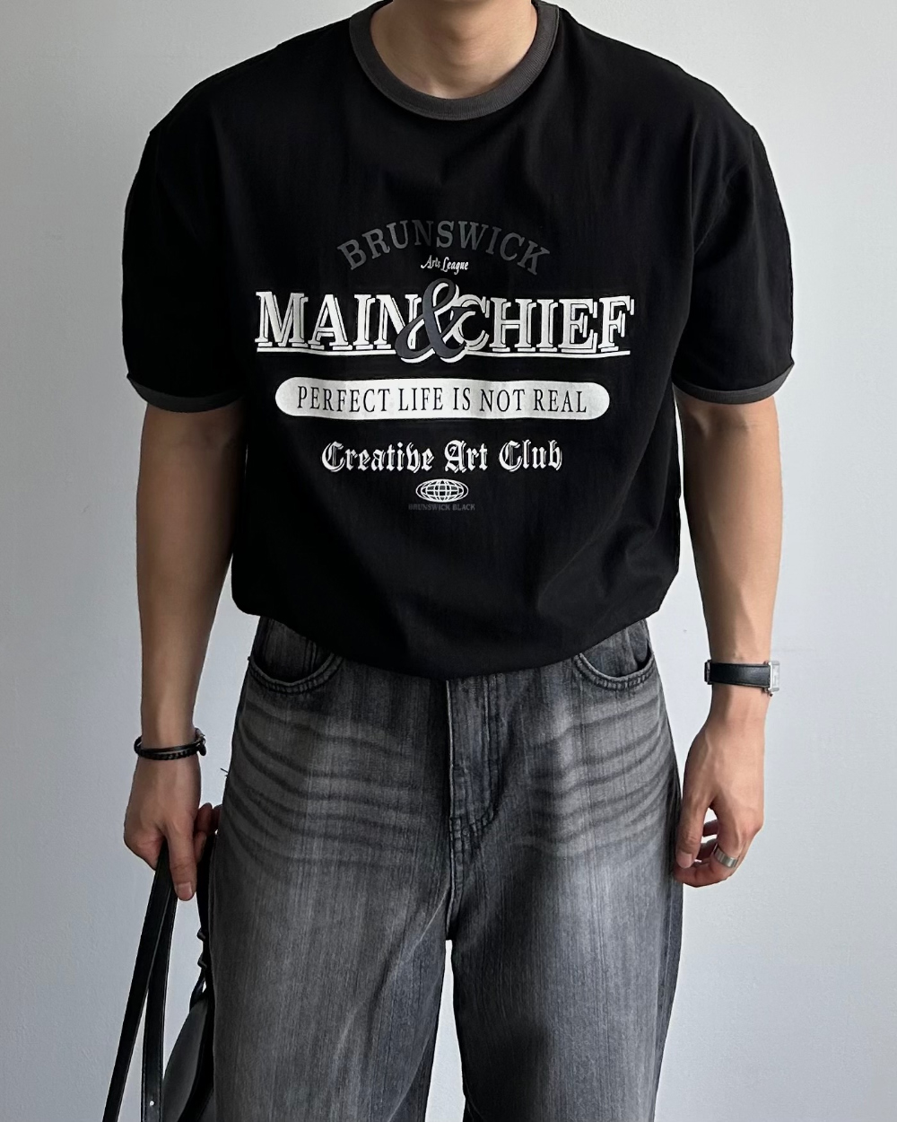 반팔 티셔츠 모델 착용 이미지-S1L13