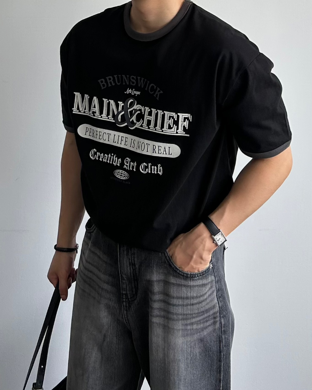 반팔 티셔츠 모델 착용 이미지-S1L14