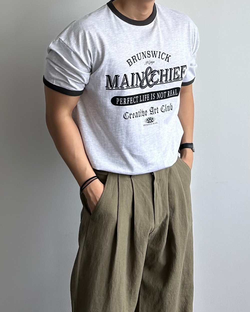 반팔 티셔츠 모델 착용 이미지-S1L25