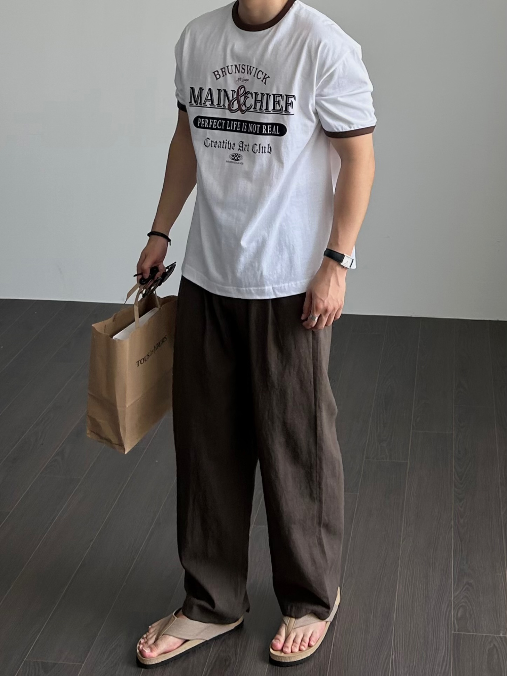 반팔 티셔츠 모델 착용 이미지-S1L42