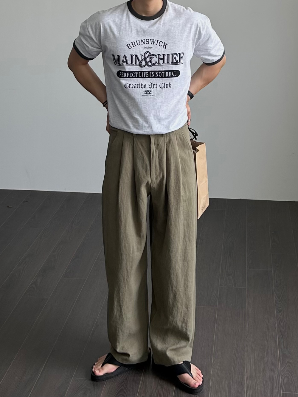 반팔 티셔츠 모델 착용 이미지-S1L32