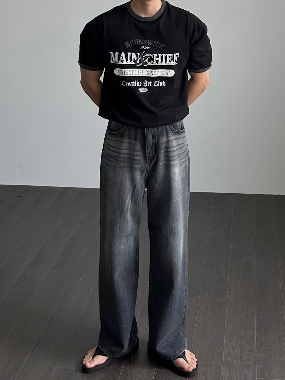 반팔 티셔츠 모델 착용 이미지-S1L18