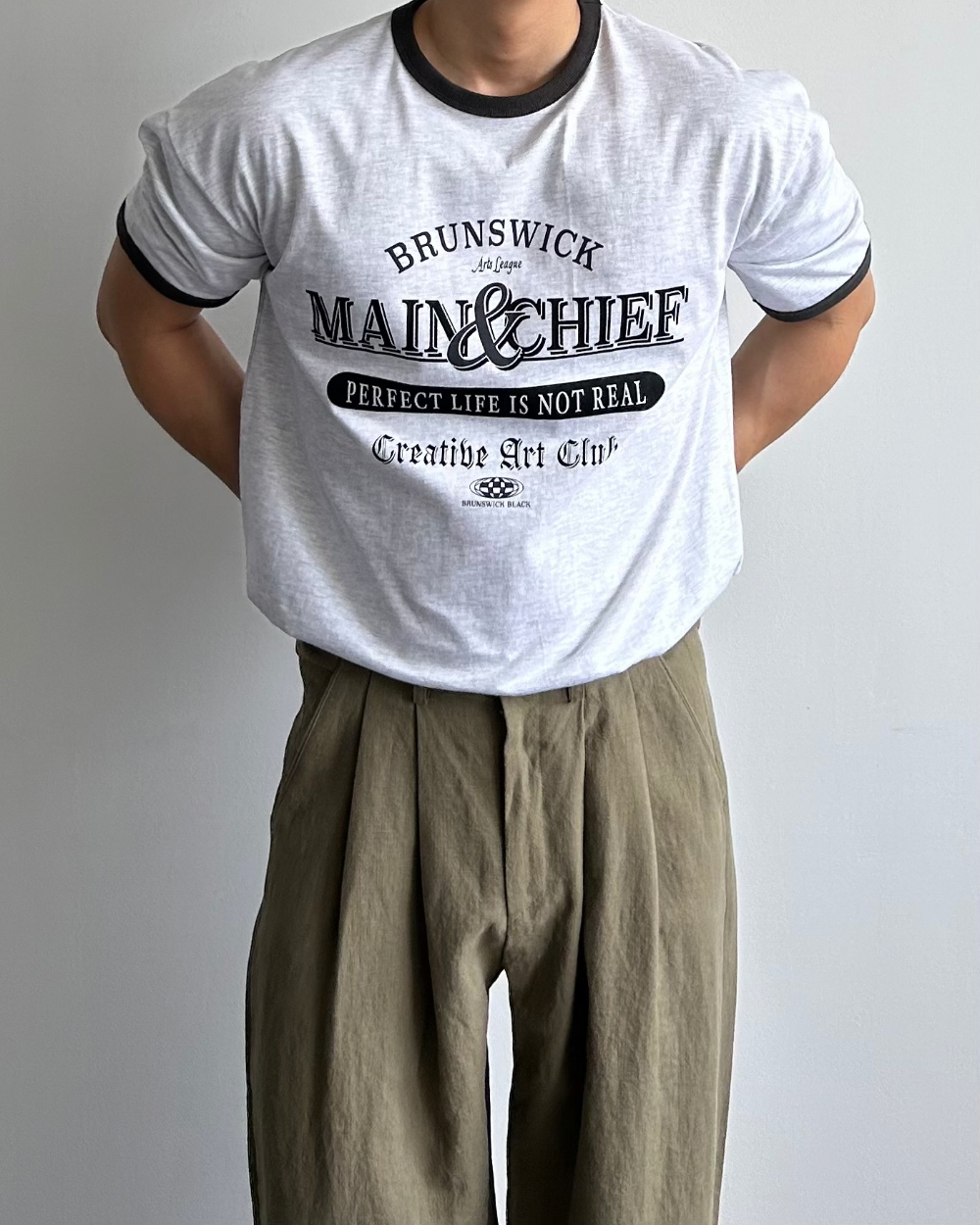 반팔 티셔츠 모델 착용 이미지-S1L31