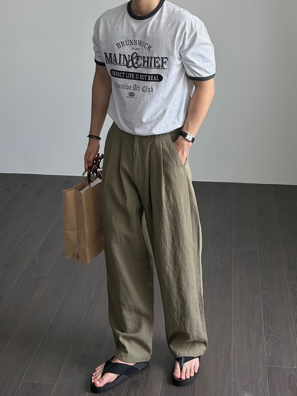 반팔 티셔츠 모델 착용 이미지-S1L24